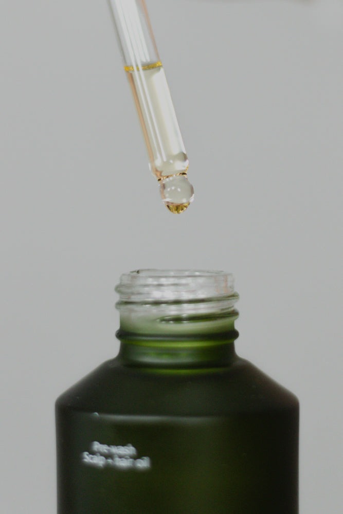 Lush Tr Pre Wash Scalp Oil Moment Illustration Lush Tr Pre Wash Scalp Oil Moment Illustration